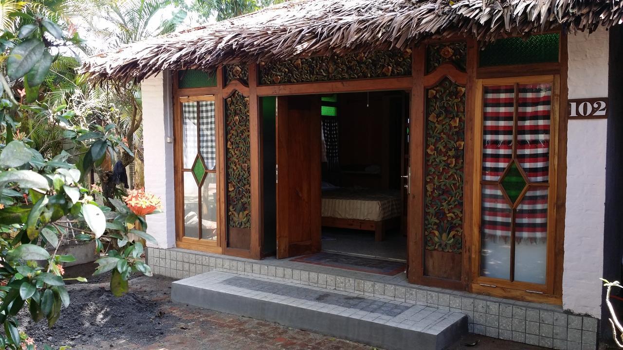 Villa Isabella Putri B&B Jepara Exterior photo