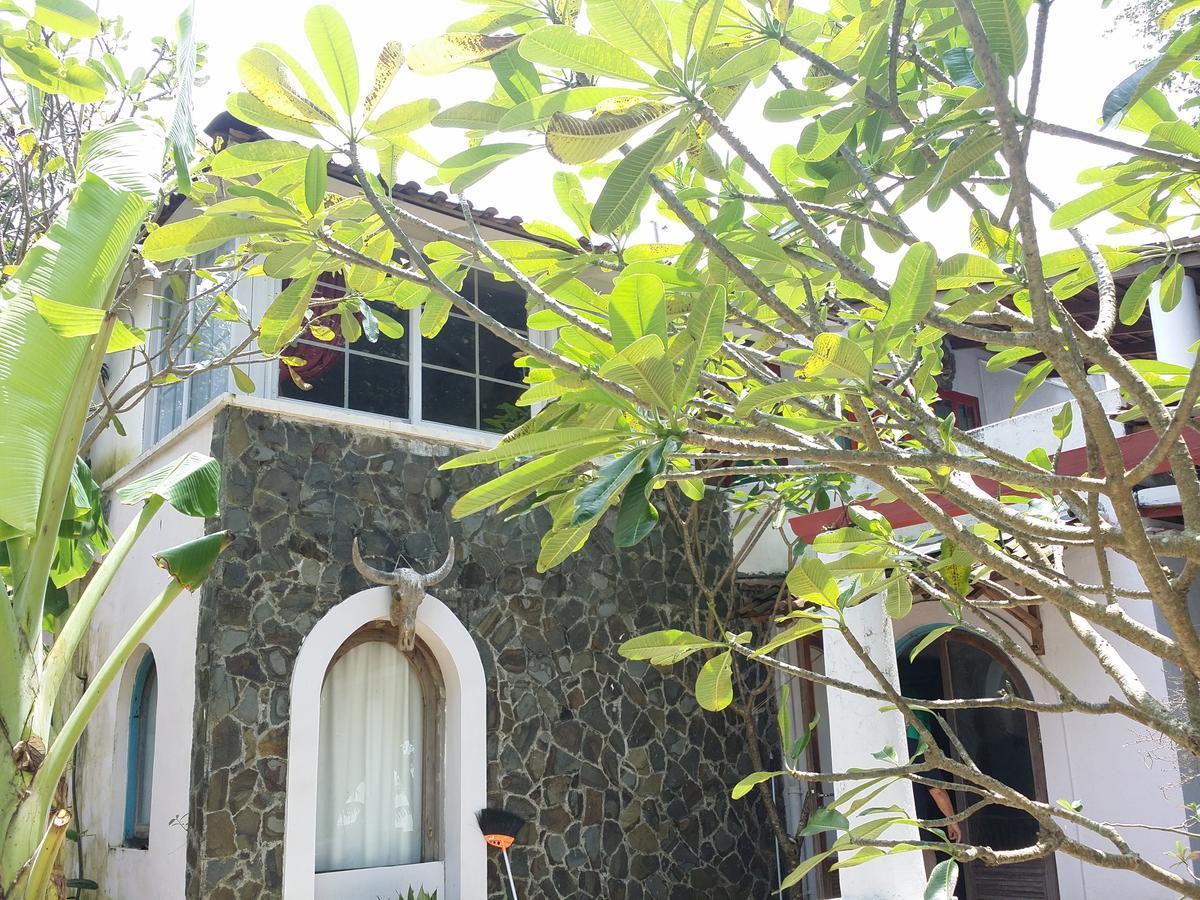 Villa Isabella Putri B&B Jepara Exterior photo
