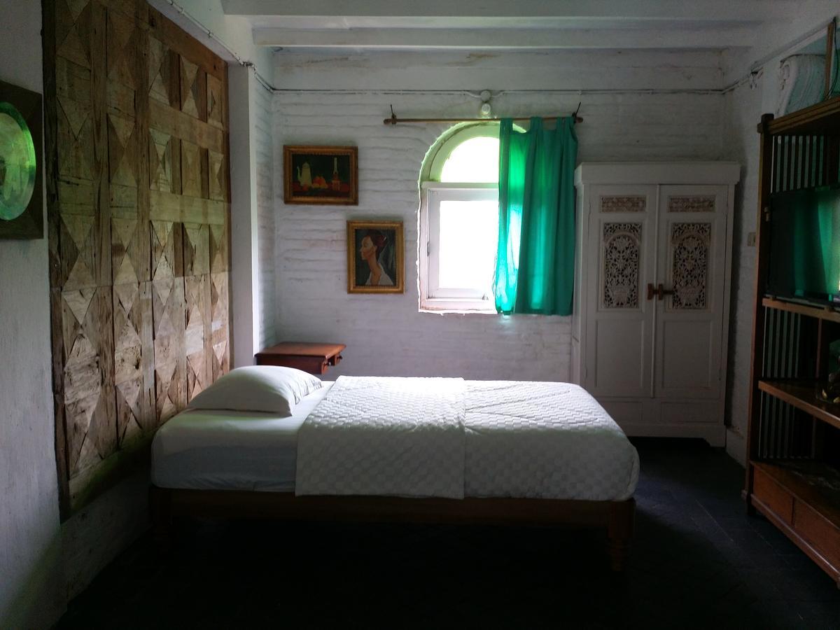 Villa Isabella Putri B&B Jepara Exterior photo