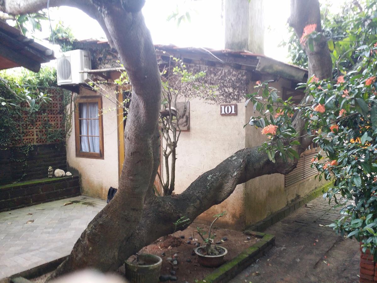 Villa Isabella Putri B&B Jepara Exterior photo