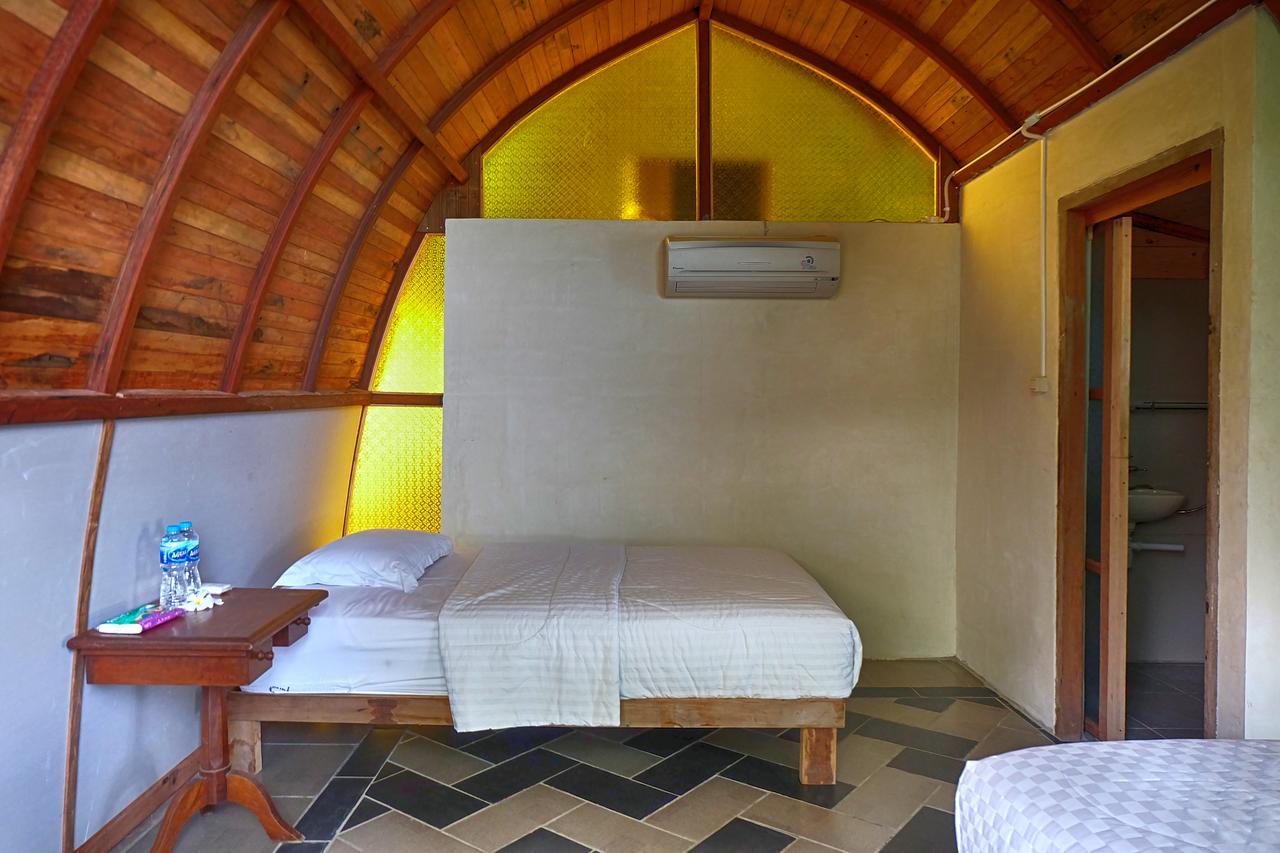Villa Isabella Putri B&B Jepara Exterior photo