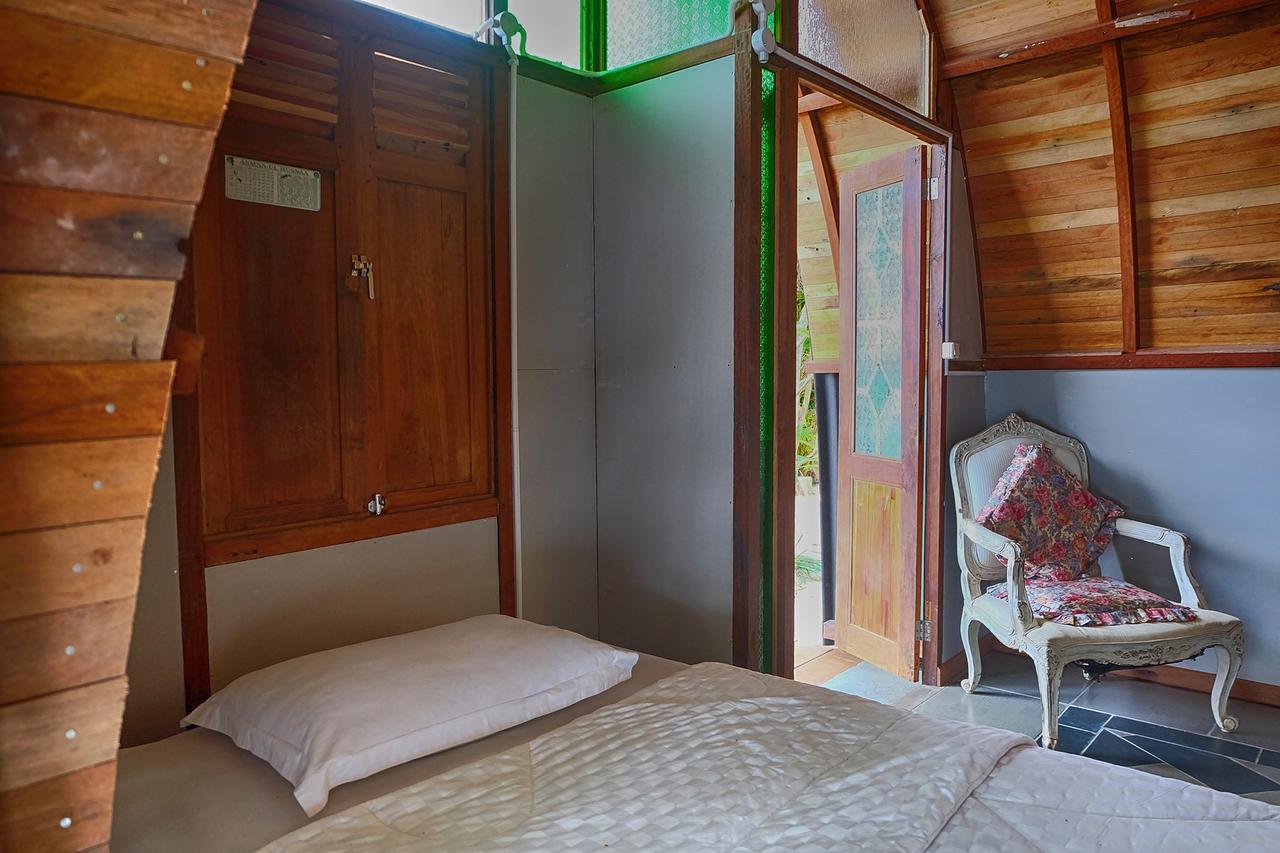 Villa Isabella Putri B&B Jepara Exterior photo