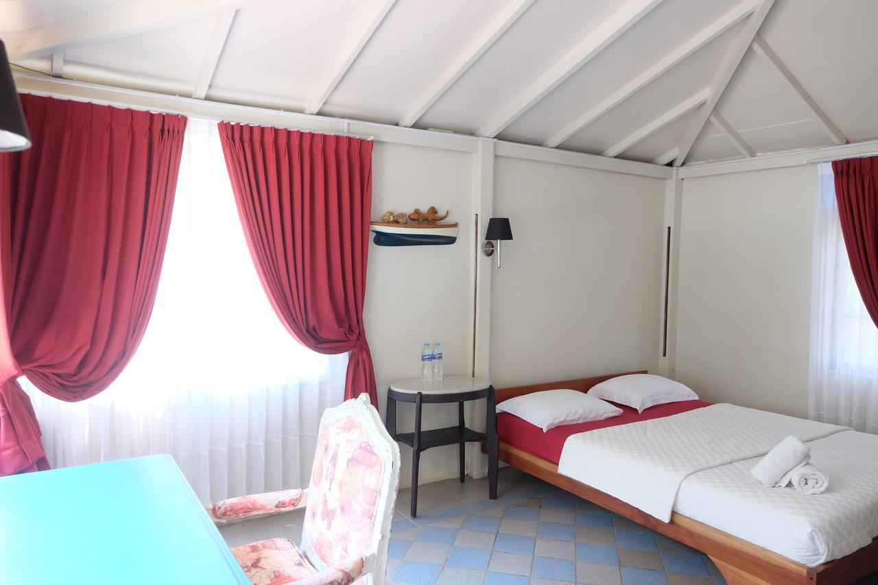 Villa Isabella Putri B&B Jepara Exterior photo
