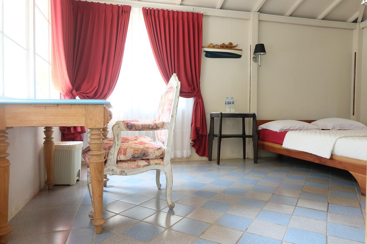 Villa Isabella Putri B&B Jepara Exterior photo
