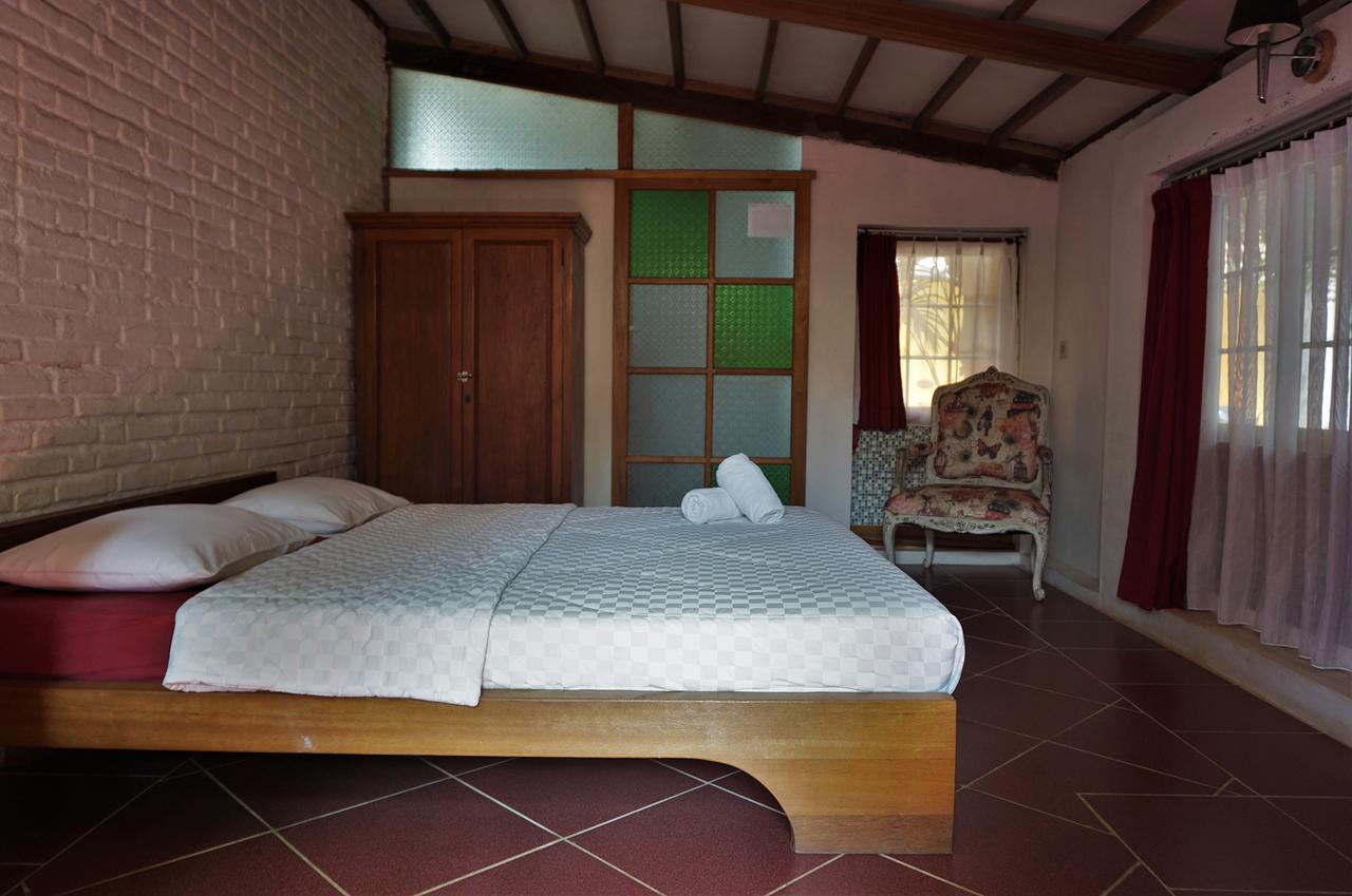 Villa Isabella Putri B&B Jepara Exterior photo