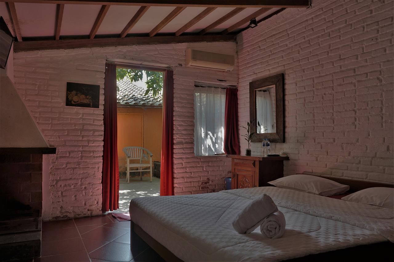 Villa Isabella Putri B&B Jepara Exterior photo