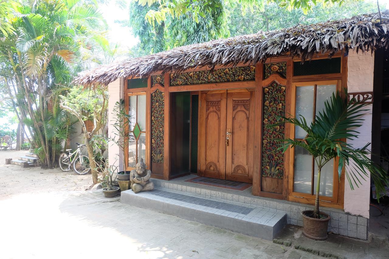 Villa Isabella Putri B&B Jepara Exterior photo
