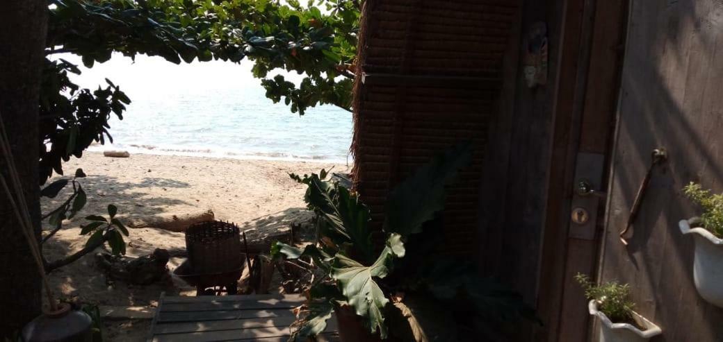 Villa Isabella Putri B&B Jepara Exterior photo